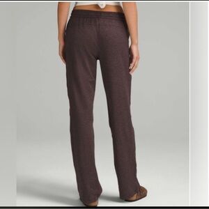 Lululemon Soft Jersey Straight-Leg Mid-Rise Pant (Regular) | Size: 6